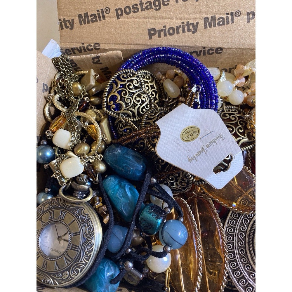 MIXED COSTUME JEWELRY LOT #8 SMALL FLAT RATE BOX 2lb4oz Wearable NOT Junk Craft - Picture 2 of 12